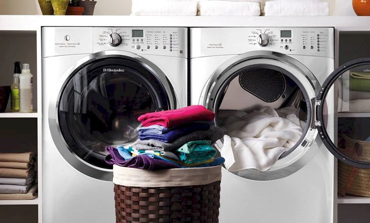 Nếu nhà có diện tích rộng và khối lượng quần áo giặt mỗi ngày lớn, bạn nên trang bị sử dụng máy sấy quần áo 8 mẹo cực hay giúp quần áo khô nhanh trong mùa mưa ẩm
