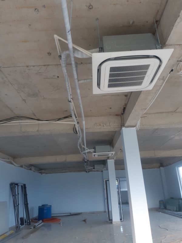 829b143f98de62803bcf-jpg dàn lạnh điều hòa âm trần được lắp trước khi làm trần nhà