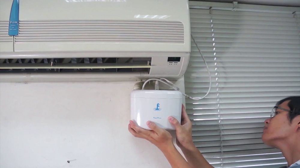 Treo giá máy bơm tại vị trí thấp hơn dàn lạnh