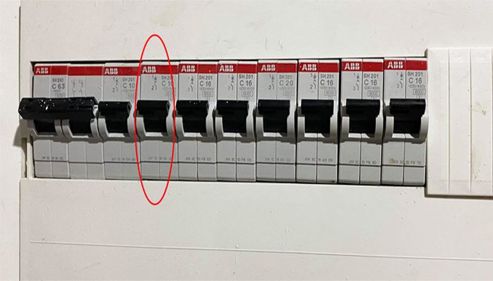 Bước 1 - Ngắt điện điều hòa