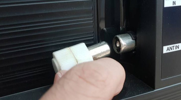 Cách kết nối ăng-ten với tivi để tiến hành dò kênh DVB-T2