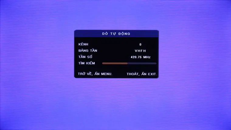 TV tiến hành dò kênh tự động TV tiến hành dò kênh tự động