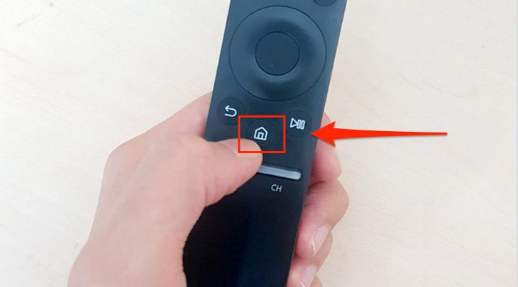 nhấn nút Home trên remote tivi Samsung