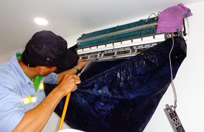 Vệ sinh cục lạnh máy lạnh Daikin