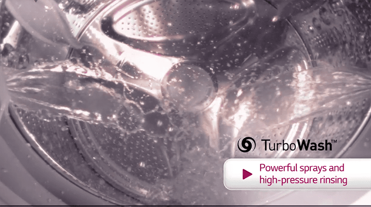 Turbowash Sử dụng hai vòi xả nước mạnh mẽ