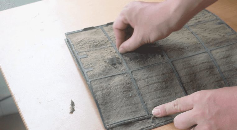 Điều hòa không sưởi ấm được do lưới lọc quá bẩn
