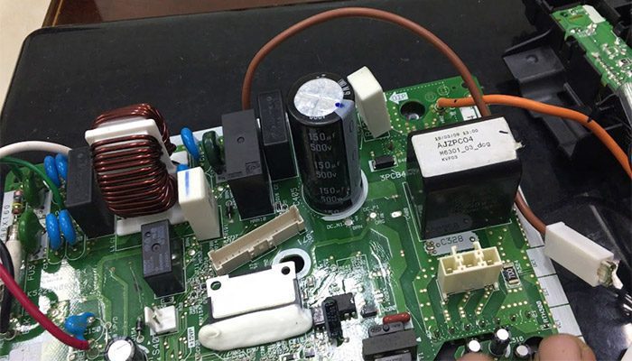 Lỗi E0 điều hòa Daikin do lỗi board mạch dàn nóng