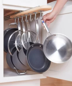 Cách sắp xếp xoong nồi chảo tiết kiệm không gian bếp