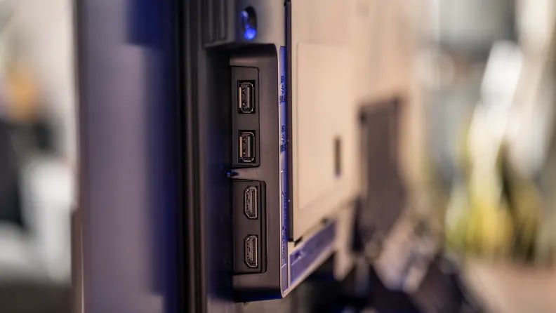 Samsung S95B và lg C2 trang bị đầy đủ các cổng kết nối