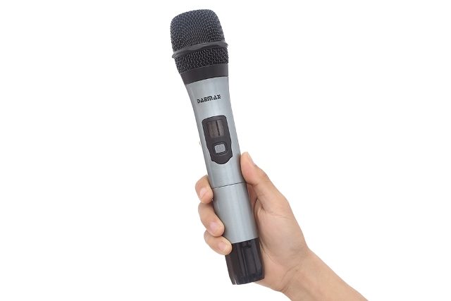 Tặng kèm mic không dây