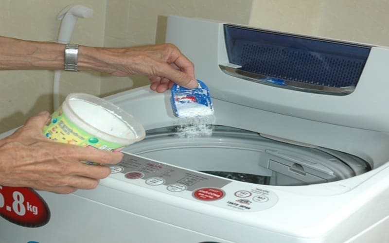 Cách sử dụng bột giặt cho máy giặt cửa trên
