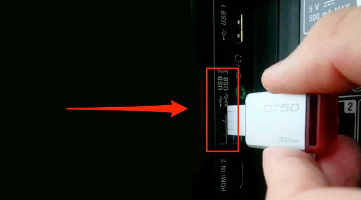 Cắm USB vào tivi