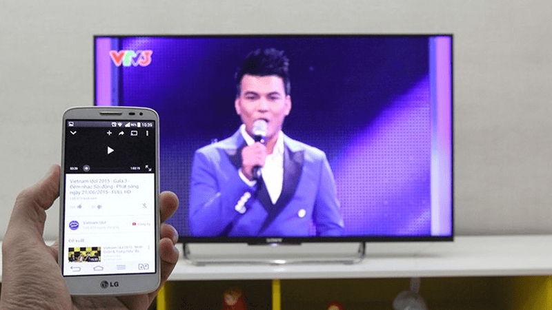 Sau khi nhận được tín hiệu thì tivi sẽ tự động chạy ứng dụng YouTube