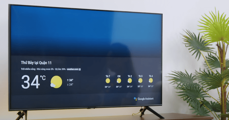 Bạn giữ nút micro trên remote và hỏi câu Thời tiết hôm nay sao ta? Bạn giữ nút micro trên remote và hỏi câu Thời tiết hôm nay sao ta?