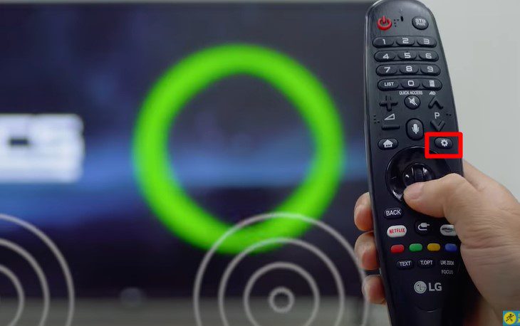 Bấm vào Cài đặt (biểu tượng bánh răng) trên điều khiển để vào mục tắt màn hình tivi lg khi nghe nhạc