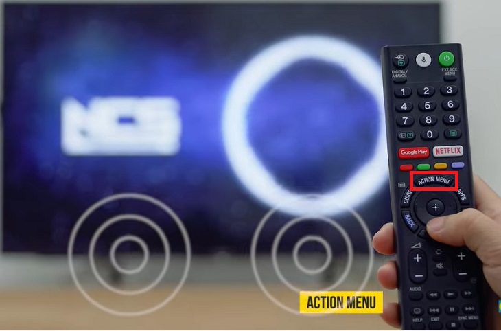 Bấm vào nút Action Menu trên điều khiển để tắt màn hình tivi sony khi xem youtube