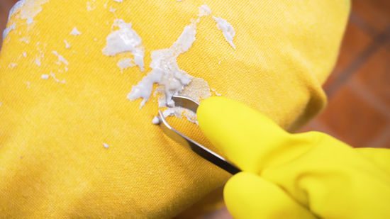 cách loại bỏ slime ra khỏi quần áo