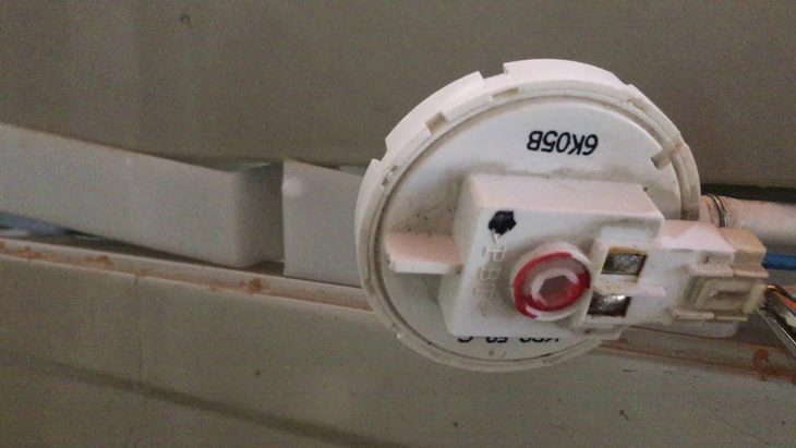 loi-fe-may-giat-lg-la-gi-va-cach-sua-loi-cuc-chi-t-2-jpg Phao áp suất hỏng gây lỗi FE